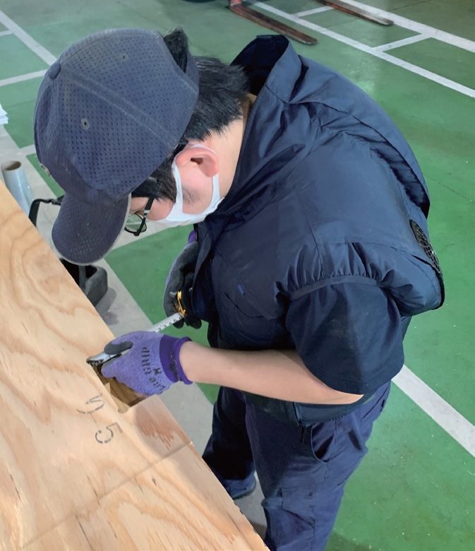 エレファンのお客様の声腰にファンがついているタイプと比較して、かがんでもファンが作業の邪魔にならず、裾ゴムがしっかりしているためずり上がることなく、ストレスフリーで快適に作業ができます