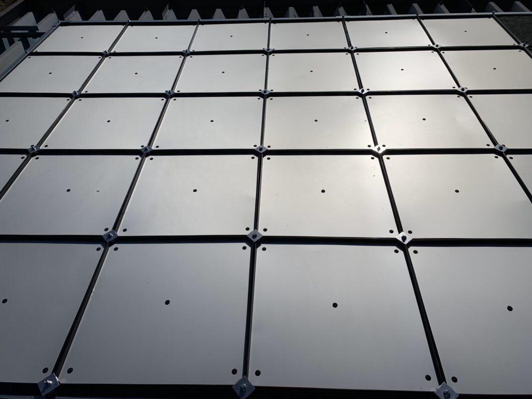 工場の暑さ対策や熱中症対策に金属・折板屋根専用遮熱パネル「ぴたっとECOパネル」_耐久力にも優れている